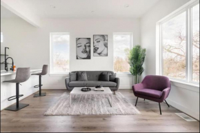 Chic Euro Retreat - 5 Mins to Downtown - King Bed